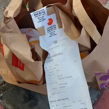 Sipariş Skandalı: Kurye Yemek Yedi Ve Çöp Bıraktı