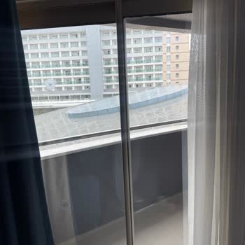 Royal Wings Hotel Deniz Manzaralı Oda Hayal Kırıklığı Ve İlgisizlik