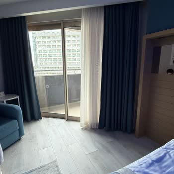 Royal Wings Hotel Deniz Manzaralı Oda Hayal Kırıklığı Ve İlgisizlik