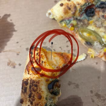 Pizza Siparişinde Tehlikeli İğne