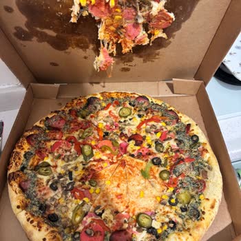 Pizza Siparişinde Tehlikeli İğne