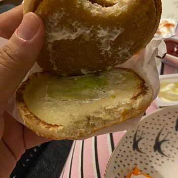 Burger King'de Hayal Kırıklığı: Yanık Tavuk Ve Dökülmüş Kola