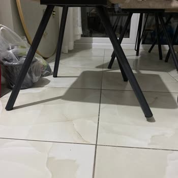 Kilim Mobilya'dan Aldığım Sandalyeler Dengede Durmuyor