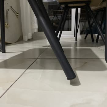 Kilim Mobilya'dan Aldığım Sandalyeler Dengede Durmuyor