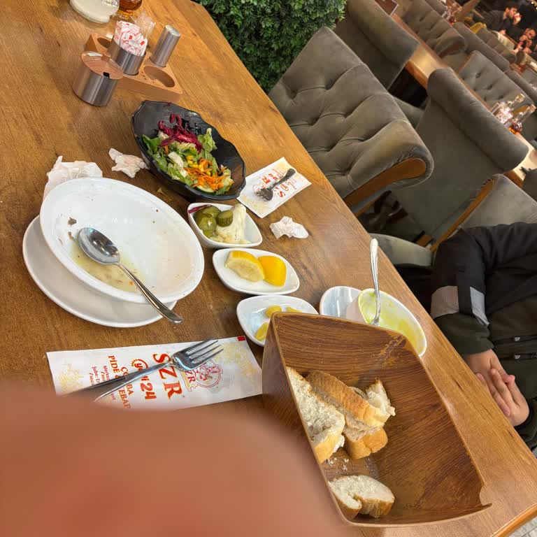 Szr 7/24 Kebap Yavaş Servis Ve Saygısız Personel