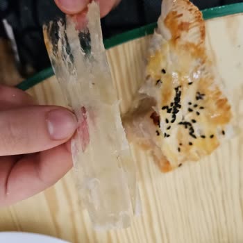 Milföy Hamurunda Plastik Parça Şoku