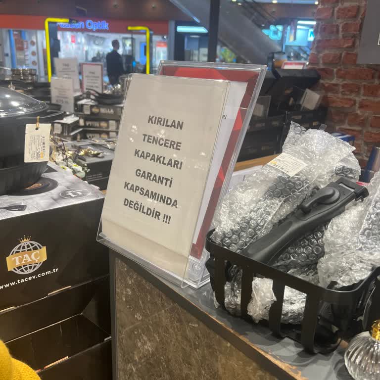 Taç Mutfak Paslı Düdüklü Tencere Ve Saygısız Hizmet