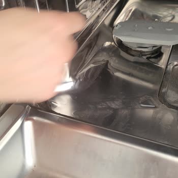 Bulaşık Makinesi Yağ Kalıntısı Sorunu Ve Çözüm Talebi