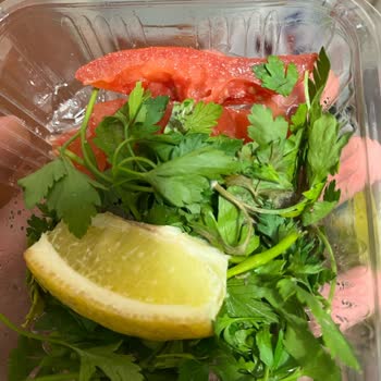 Kalitesiz Pide Ve Çürük Yeşillikler