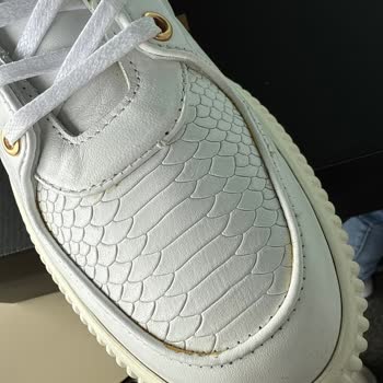 Elle Ayakkabı'da Taban Sararma Sorunu