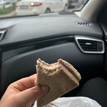 Hijyen Skandalı: Sandviçten Çıkan Saç