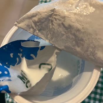Ayran İçinden Kağıt Çıktı: Paramızla Rezil Oluyoruz!