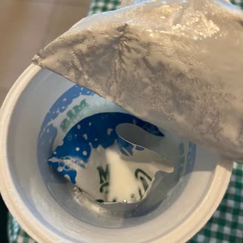 Ayran İçinden Kağıt Çıktı: Paramızla Rezil Oluyoruz!