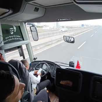 Otobüs Şoförünün Tehlikeli Telefon Kullanımı