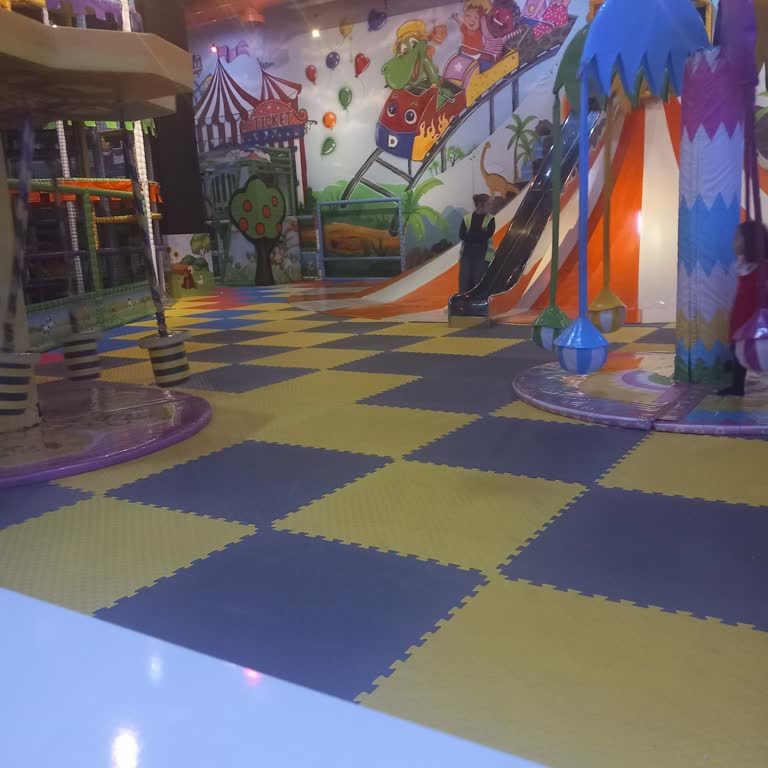 Gebze Center Dino Oyun Parkı'nda İlgisiz Çalışanlar