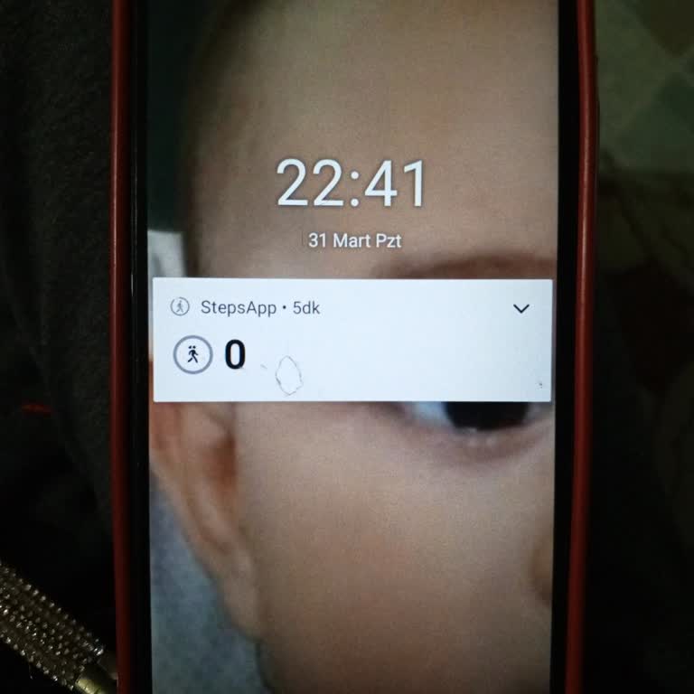 Reeder P13'te Duvar Kağıdı Sorunu: Yakınlaştırılmış Görüntü ve Güncelleme Problemi