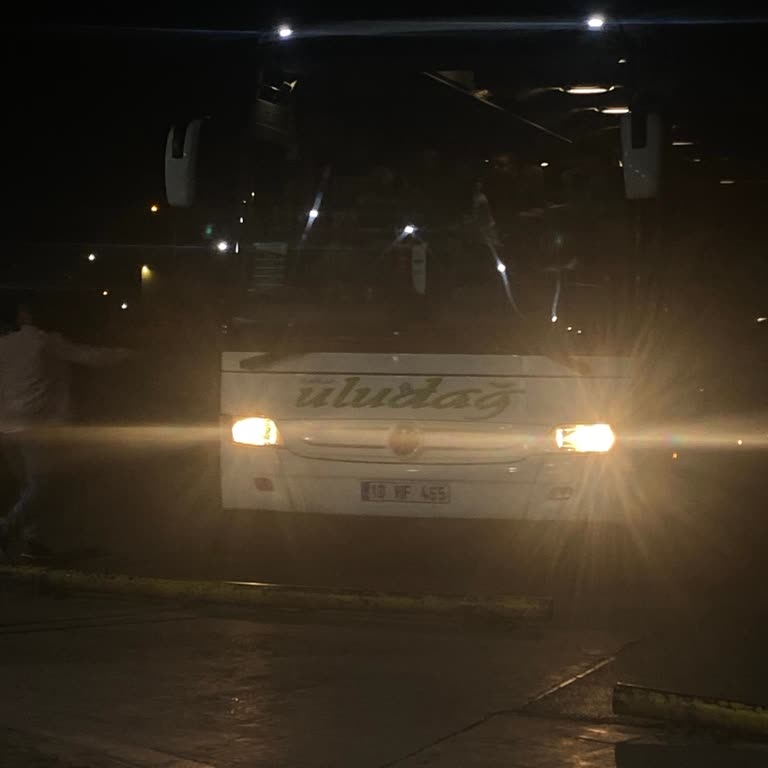 Otobüs Şoförünün Duyarsız Tavırları Yolcuları Çileden Çıkardı