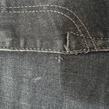 Mavi Marka Pantolonda Beklenmedik Kumaş Sorunu