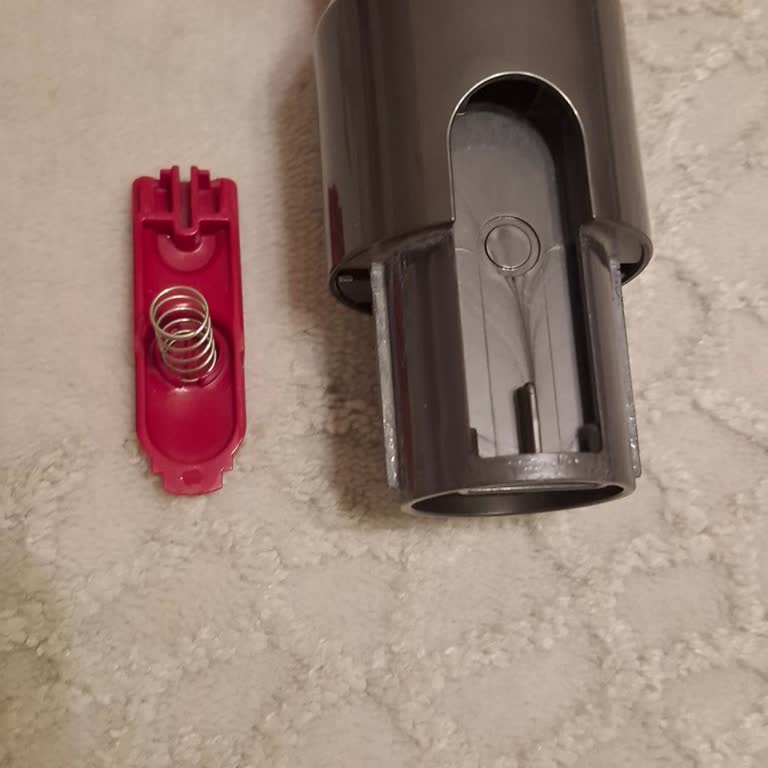 Dyson V10 Süpürgemin Kırılan Parçası İçin Acil Destek Talebi