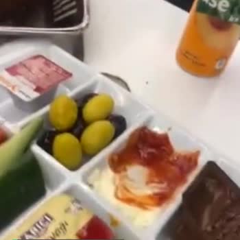 Köfteci Yusuf Yanmış Ekmeği Zorla Yedirmek