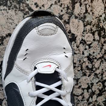 Deichmann Ayakkabıda Hızlı Deformasyon Ve İlgisizlik