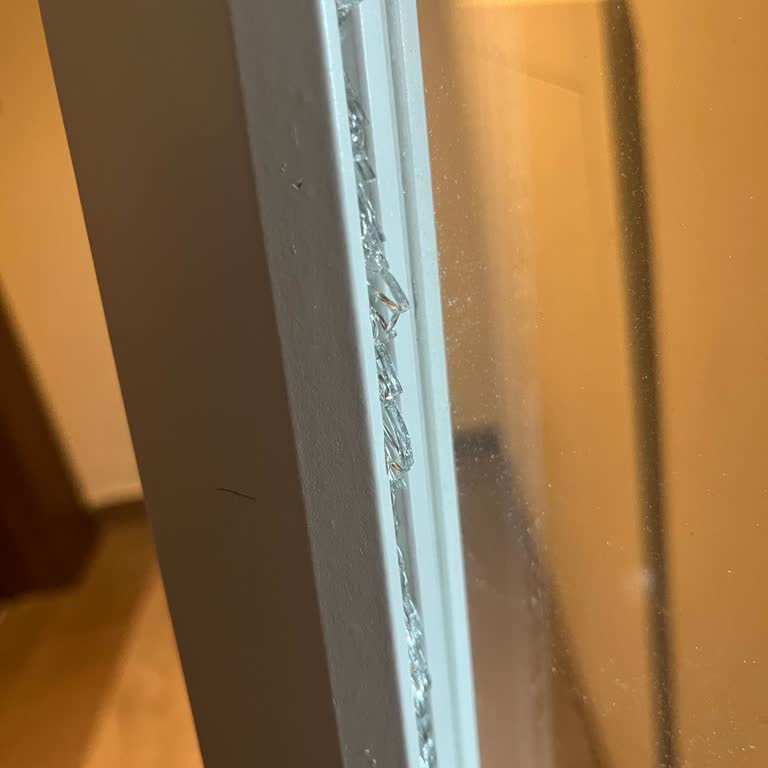 IKEA'dan 20 Günlük Bekleyişin Sonunda Kırık Kapak Şoku