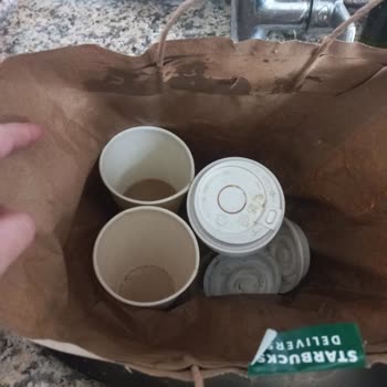 Dökülen Starbucks Siparişi Ve Yetersiz Çözüm