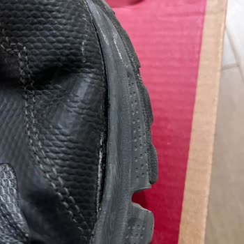 Skechers Ayakkabıda Kalitesiz Yapışkan Sorunu
