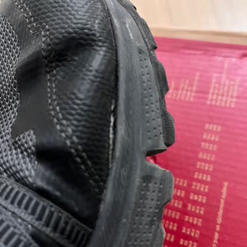 Skechers Ayakkabıda Kalitesiz Yapışkan Sorunu