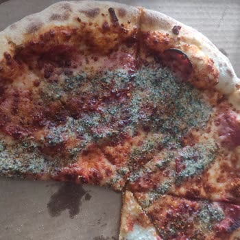 Domino's Pizza Bol Sucuksever Pizza'da Sucuk Kıtlığı!