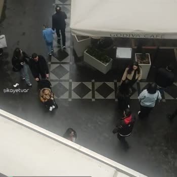 Emaar Square Mall Açık Alanda Sigara İçme