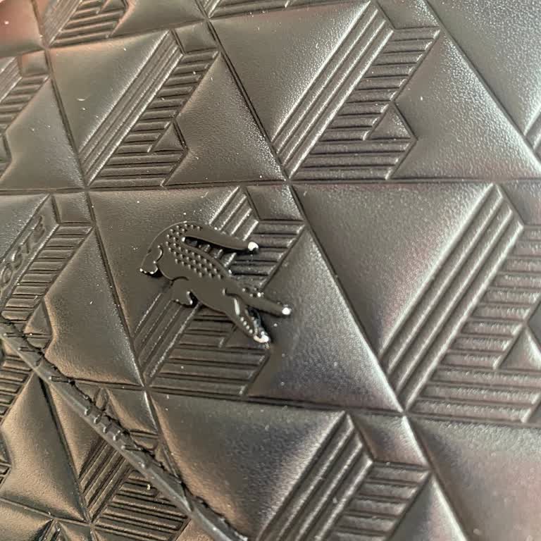 Lacoste Çanta Logosunun Hızla Deforme Olması
