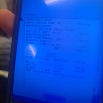 Rapoli Oyuncak Oyun Hamurunda Parça Parça Cam Benzeri Materyallerle Karşılaştık