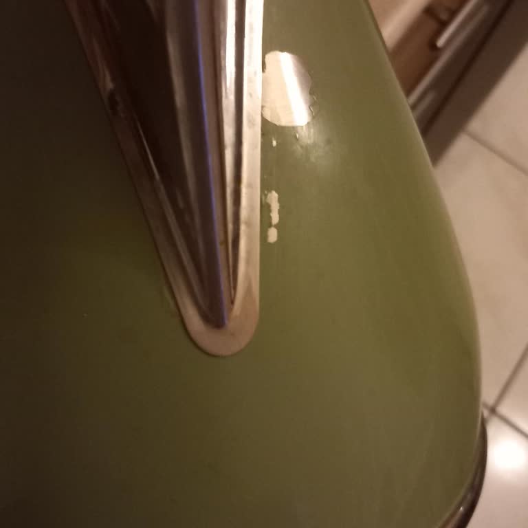 Pahalı Kettle'da Boya Sorunu Ve İlgisizlik