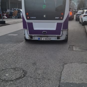 Otobüs Şoförünün Duyarsız Ve Tehlikeli Tavrı