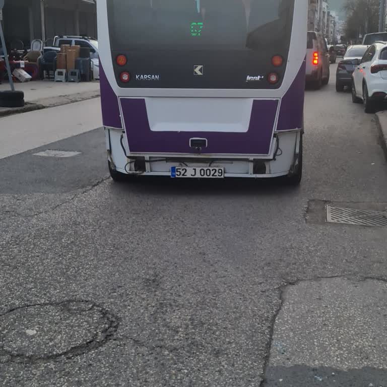 Otobüs Şoförünün Duyarsız Ve Tehlikeli Tavrı