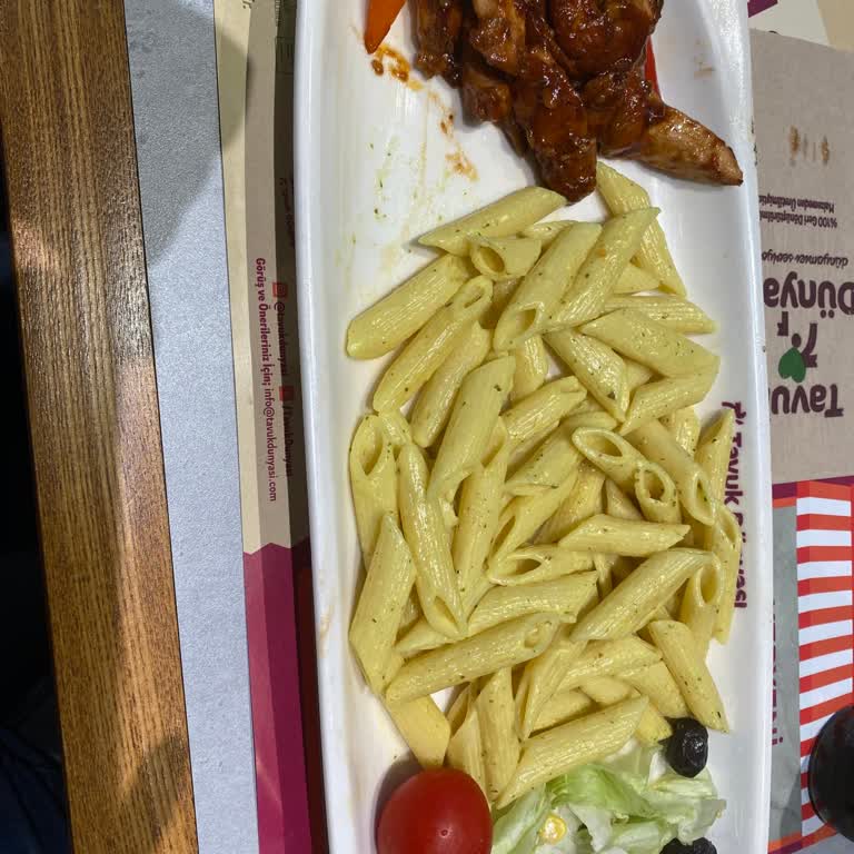 İnegöl AVM Tavuk Dünyası'nda Hizmet Ve Lezzet Hayal Kırıklığı