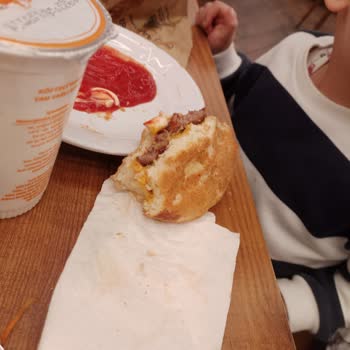 Köfteci Yusuf'ta Hizmette Hayal Kırıklığı: Müşteri Memnuniyetsizliği Tavan Yaptı!