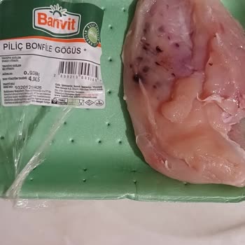 Tavuk Göğsünde Şüpheli Lekeler Ve Sararma
