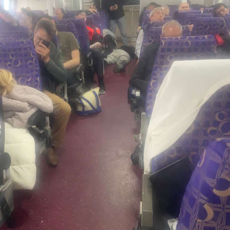 Kötü Hava Koşullarında Tehlikeli Feribot Yolculuğu