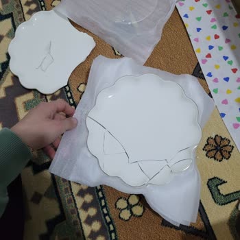 Emsan Mutfak Kırık Tabaklarla Gelen Hayal Kırıklığı