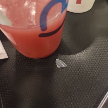 Tehlikeli İçecek Deneyimi: Bubble Tea'de Sert Plastik Parçası