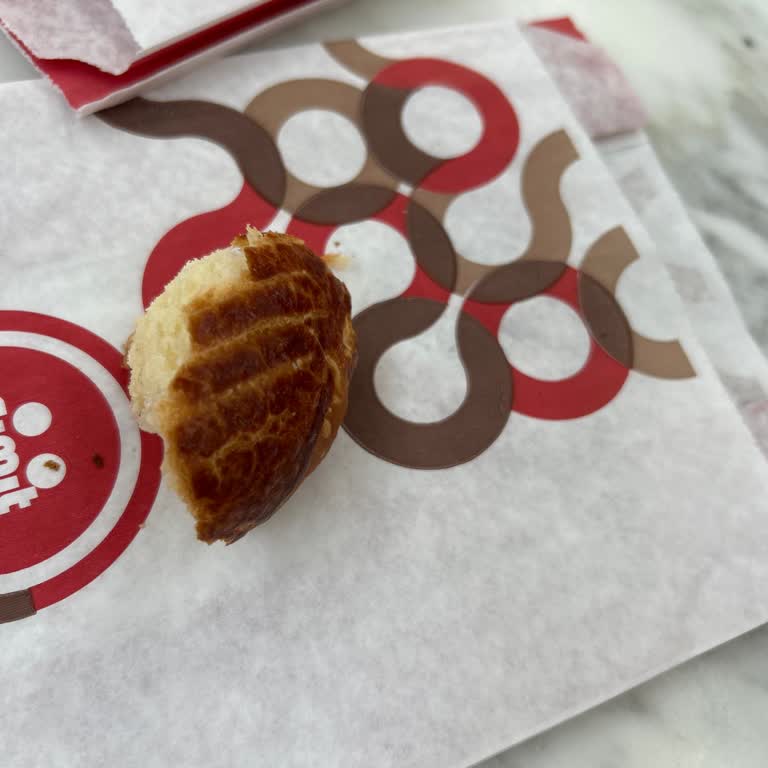 Antalya Havalimanı Simit Sarayı'nda Sağlıksız Ve Pahalı Poğaça Deneyimi