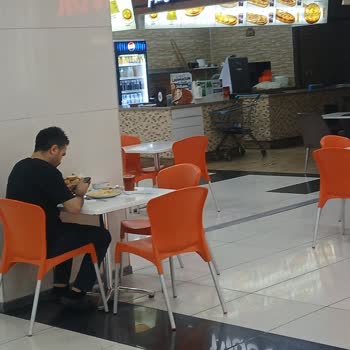 Hizmet Dışı Restoran Ve Müşteri İletişimi Sorunu