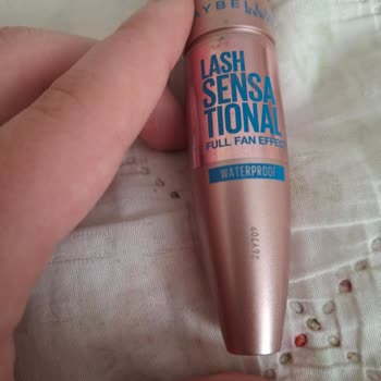 Maybelline Lash Sensational Водостойкая тушь вызвала отек