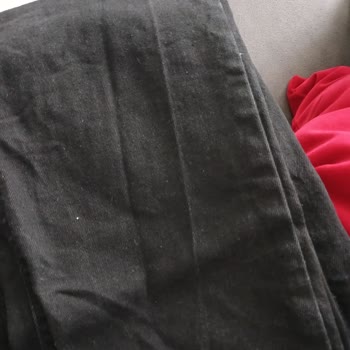 Siyah Kot Pantolonun İlk Yıkamada Renk Değiştirmesi