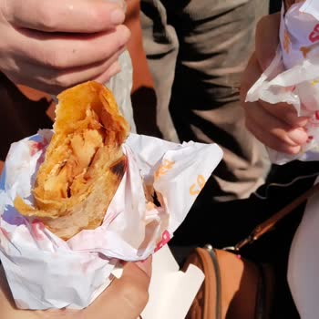 Sr Döner Eminönü Şubesinde Hayal Kırıklığı: Et Döner Beklerken Tavuk Döner Yedik!