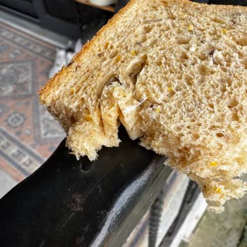 BİM Marketin Çok Tahıllı Ekmecik Ekmeğinde Plastik Cisim Şoku