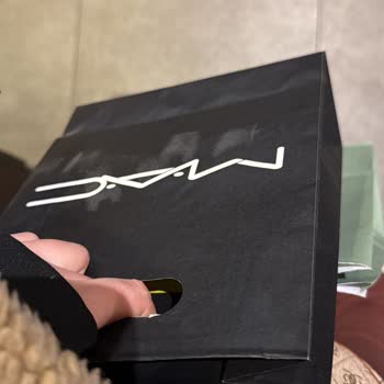 Yanlış Pudra Satışı Ve Müşteri Hizmetleri Sorunu