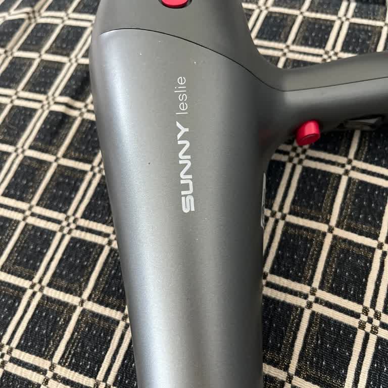 Sunny Leslie Saç Kurutma Makinesi Elimde Patladı